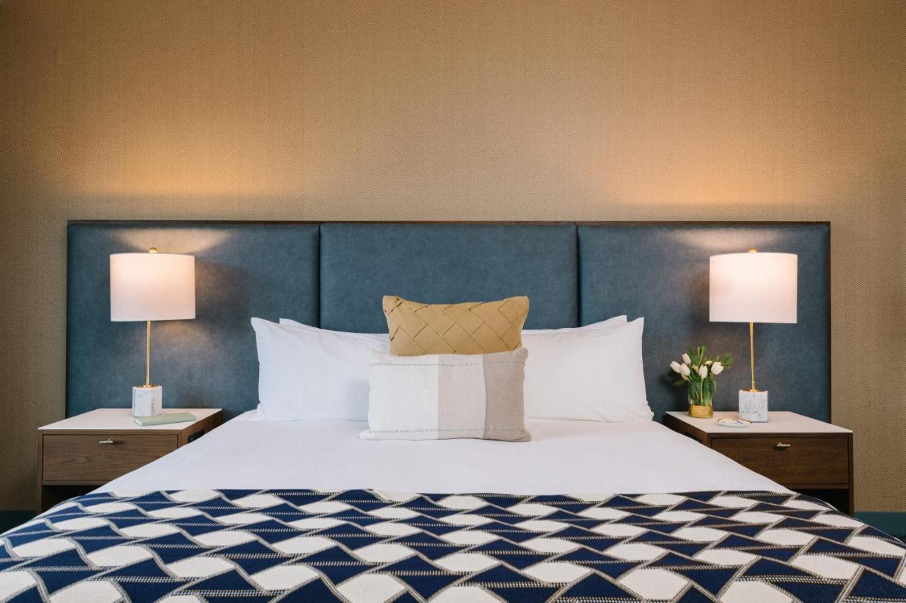 The Bradley Hotel Форт Уейн Екстериор снимка