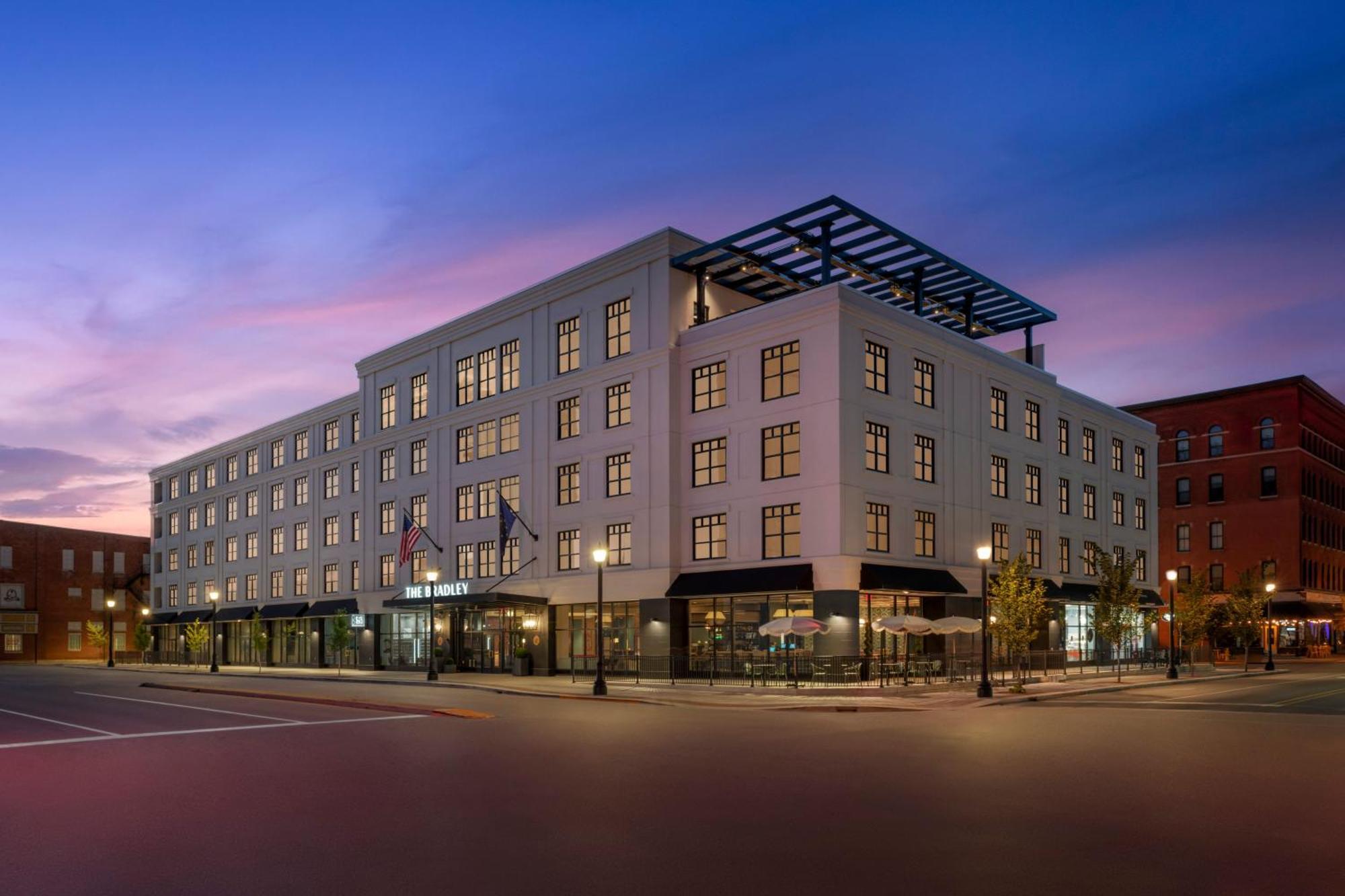 The Bradley Hotel Форт Уейн Екстериор снимка